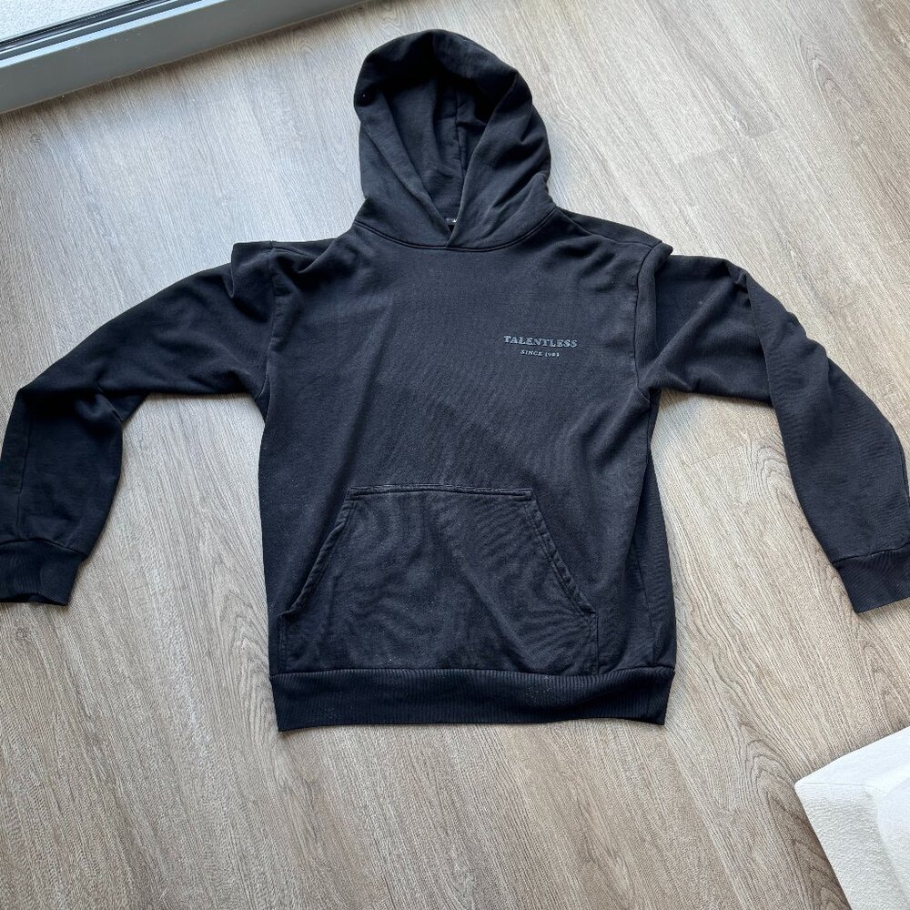 Talentless hoodie in Large